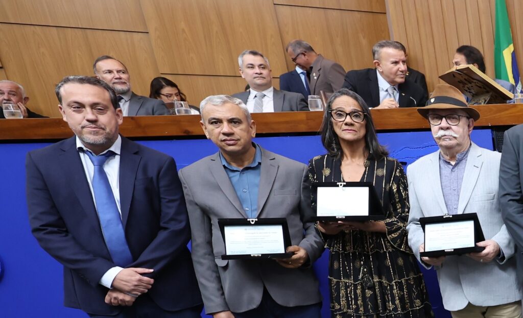 WhatsApp-Image-2025-05-23-at-09.42.23-1024x623 Sessão solene pelos 36 anos de Palmas tem homenagens do deputado Dr. Danilo a três personalidades