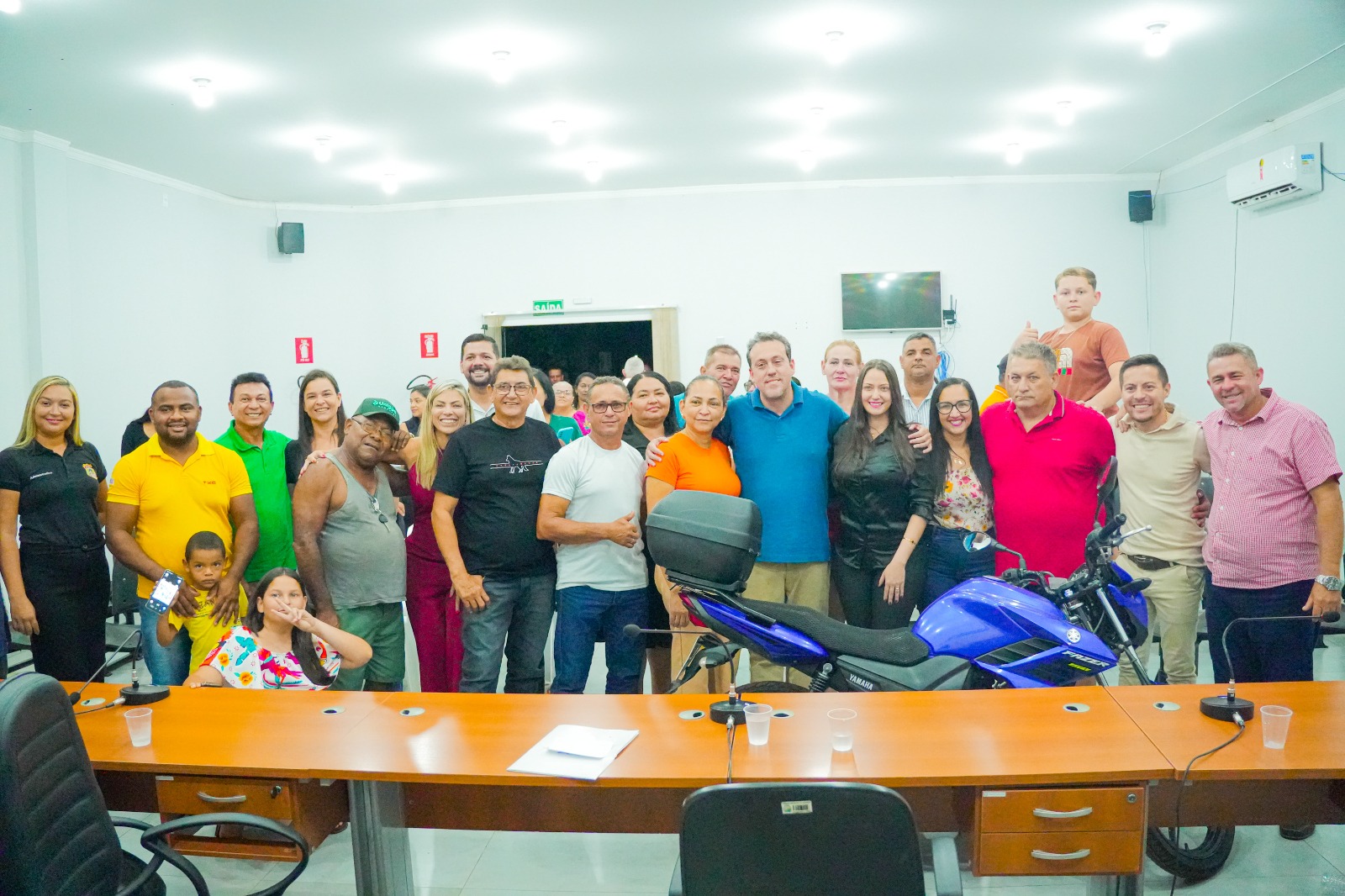 Deputado Dr. Danilo Alencar faz doação de motocicleta para Associação Comercial de Caseara